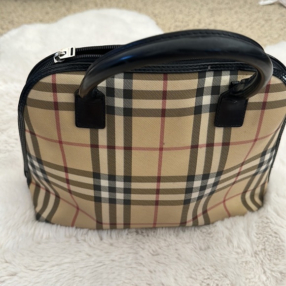 AUTHENTIC BURBERRY BAG - Picture 3 of 7